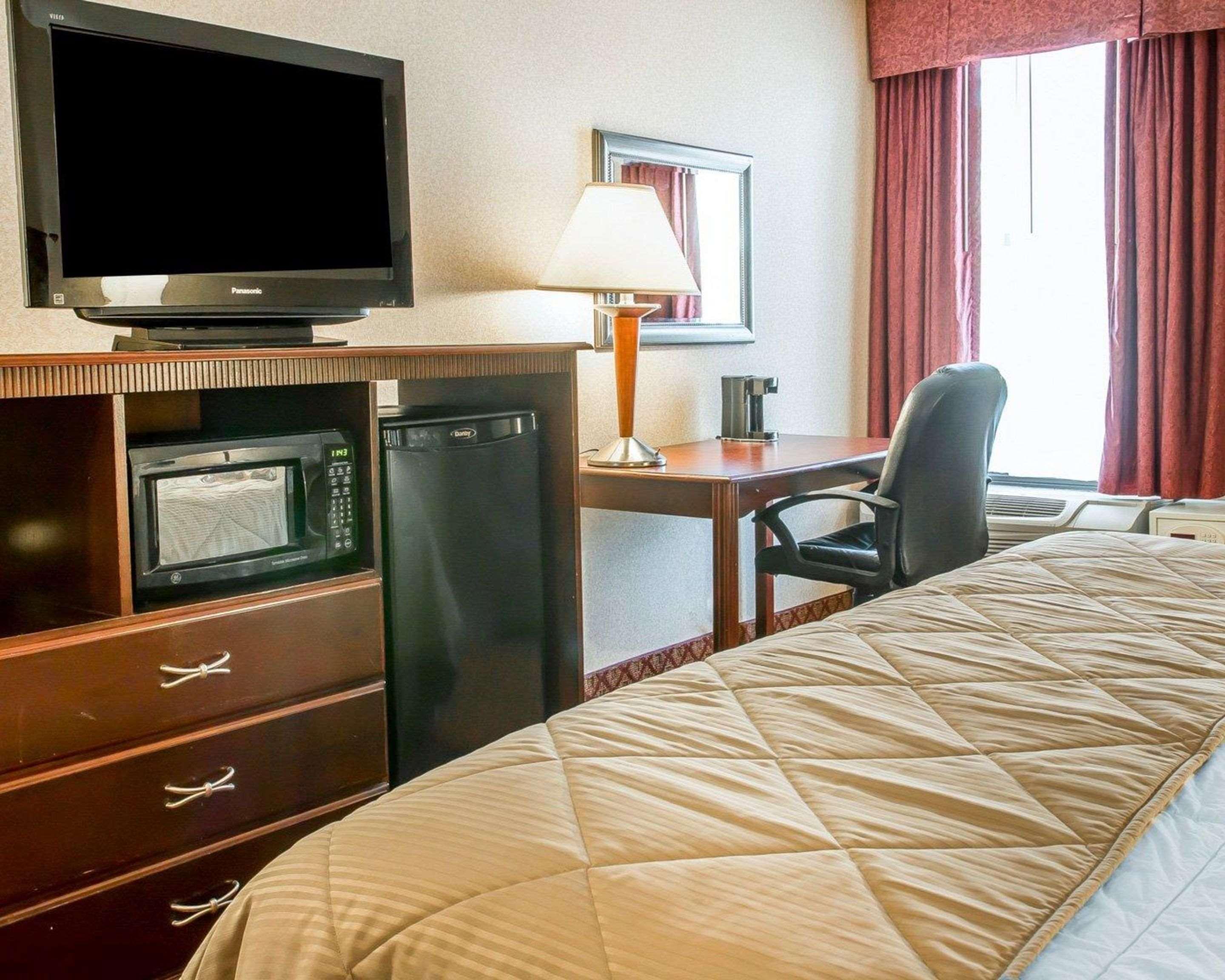 Clarion & Airport Hotel
